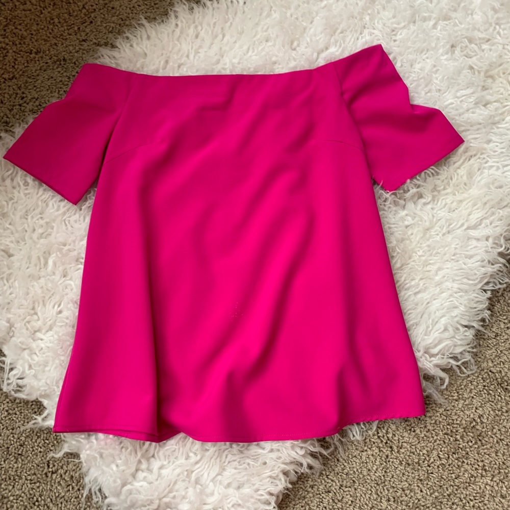 Essue Fuchsia Off the Should Top Size Small